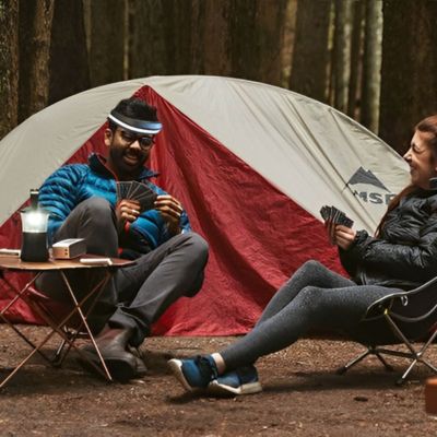 lampe frontale couple en camping