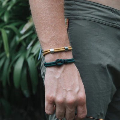 bracelet de survie vert homme en camping