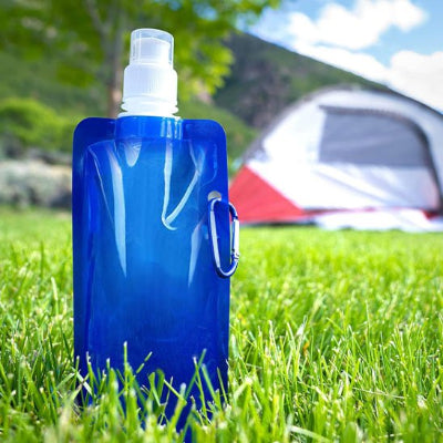 gourde en plastique bleue style sac 