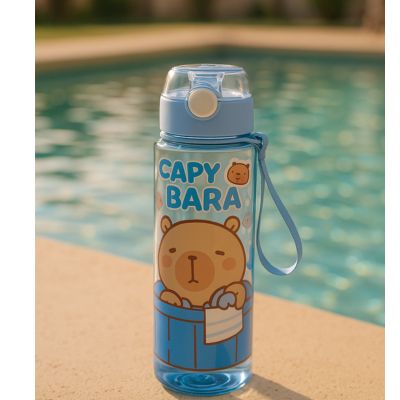 gourde enfant capybara près de la piscine