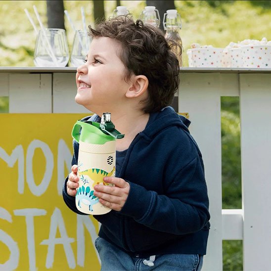 Gourde enfant dinosaure petit enfant heureux 