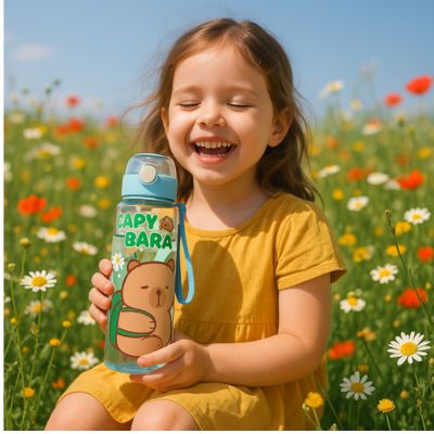 gourde enfant verte dans un champ de fleurs