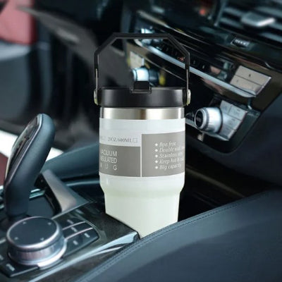 Gourde isotherme blanche dans un porte goblet