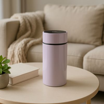 gourde isotherme qui repose sur une table