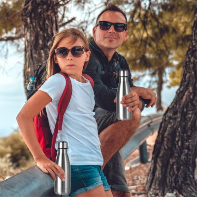 gourde isotherme un litre papa et fille en randonnée