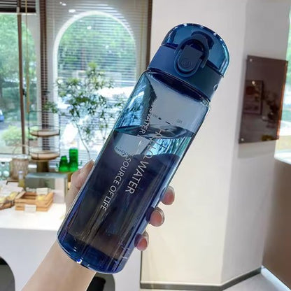 gourde plastique bleue transparente