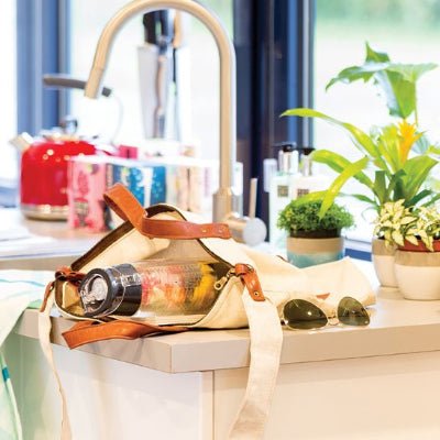 Gourde plastique dans un sac