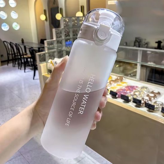 gourde plastique transparente blanche