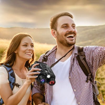 jumelles couple qui observe la nature