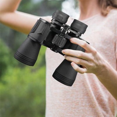 jumelles femme en randonnée