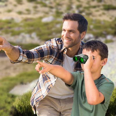 jumelles homme et son fils