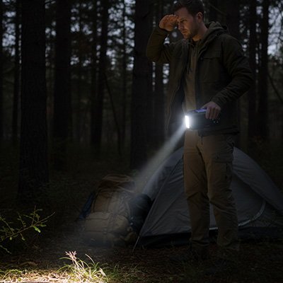 Lampe de poche avec haut parleur et radio
