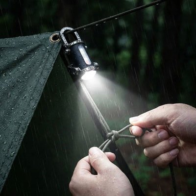lampe de poche avec mousqueton pour le camping