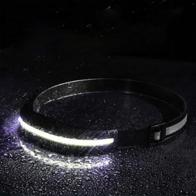 lampe frontale dans une orage