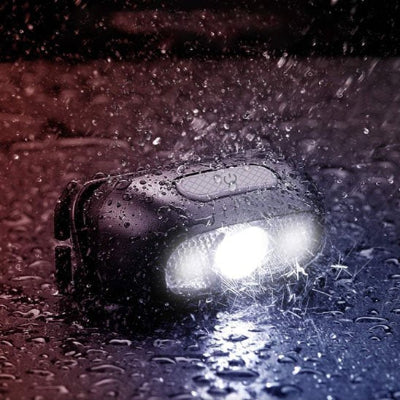 lampe frontale rechargeable sous la pluie
