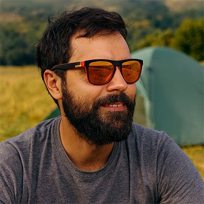 lunette vision nocturne homme repos au camping