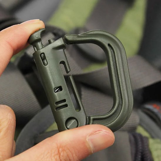 Mousquetons molle vert armé
