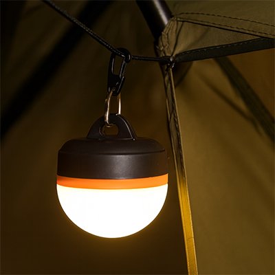 Mousquetons pratiques pour attacher les objets dans le bivouac