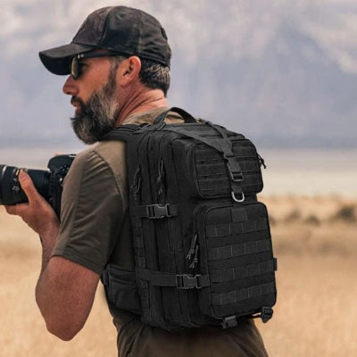 sac à dos homme qui explore