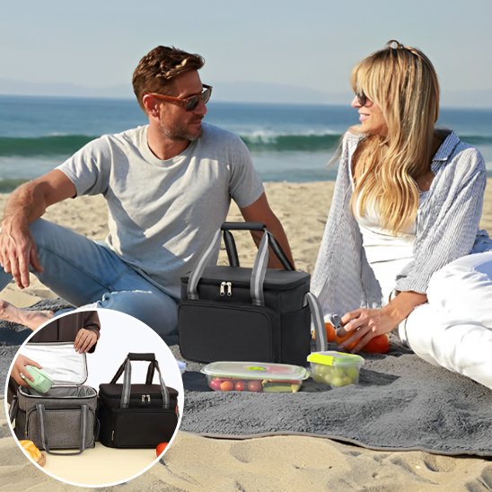 Sac isotherme noir sur la plage 