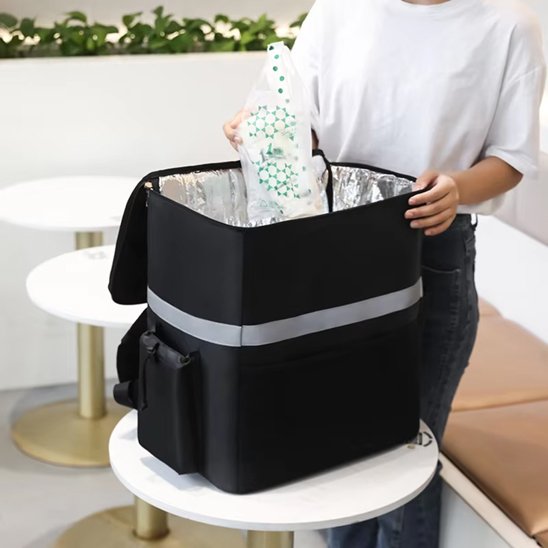 Sac isotherme pouvant être porté sur le dos 