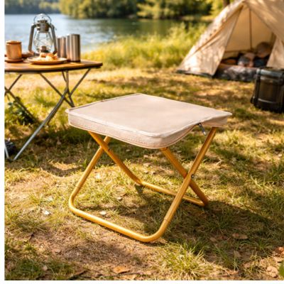 Tabouret pliable beige pratique