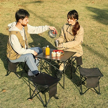 Tabouret pliant couple qui dine