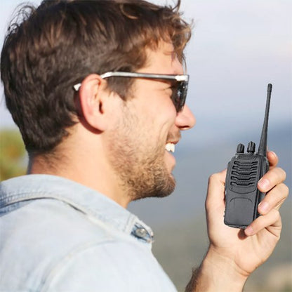 Talkie walkie homme qui communique