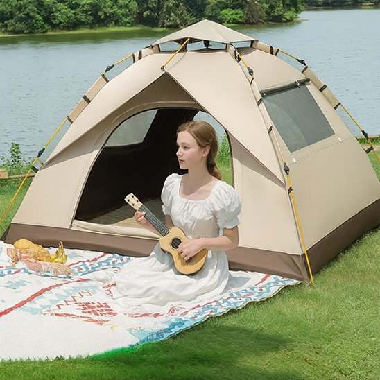 Tente camping solide au bord de l'eau