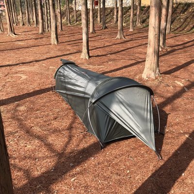 Tente trekking vert armé détails 