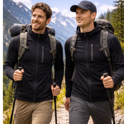 veste imperméable deux hommes en trek